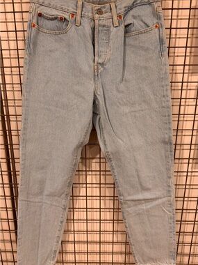 Modern Levi’s Light Wash Wedgie Jeans